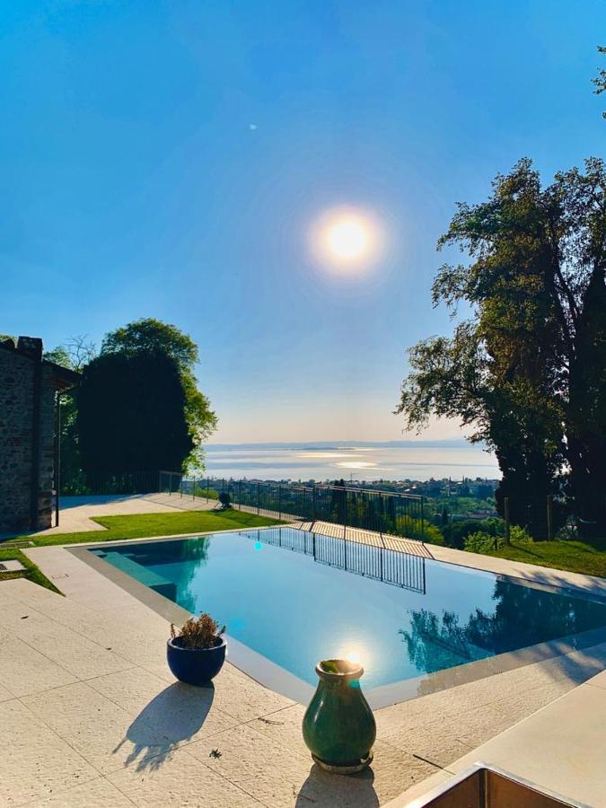 Emma Lazise. Astonishing View Lazise